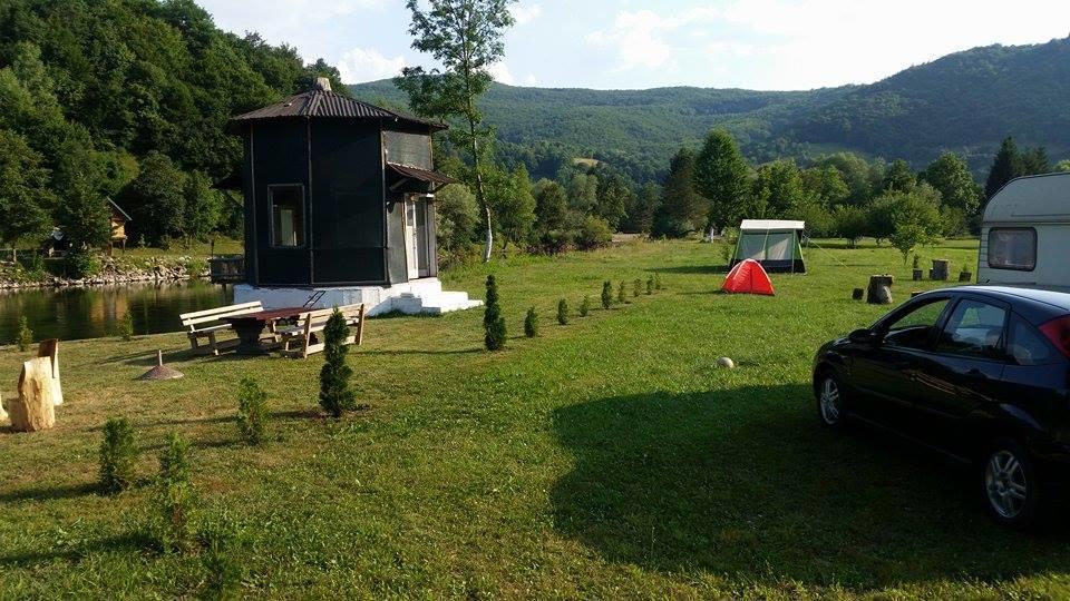 Hotel Auto Kamp Lav Kulen Vakuf Exterior foto